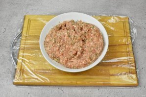 Мясной рулет с яйцом