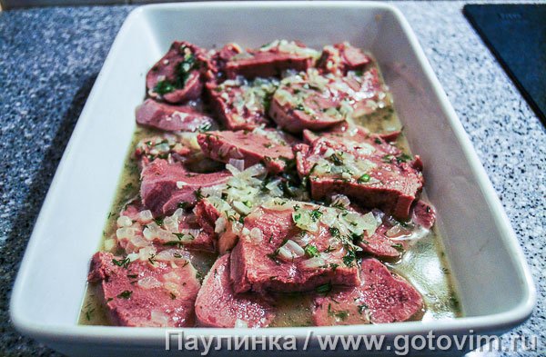 Говяжий язык с винно-чесночным соусом Говяжий язык с винно-чесночным соусом