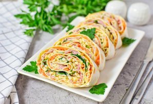 Рулет из лаваша с колбасой