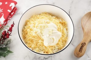 Салат "Рафаэлло" с крабовыми палочками