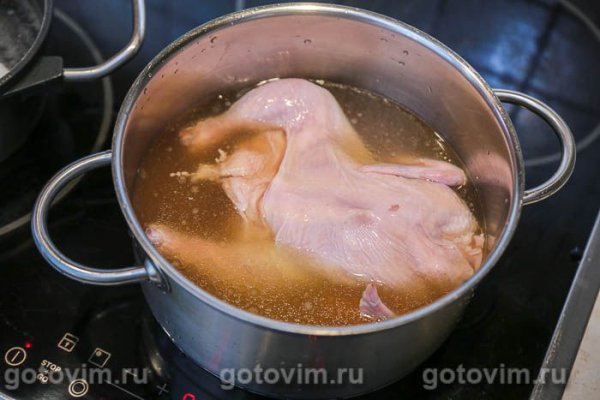 Салат «Оливье» с ланспиком, цыпленком и креветками по старинному рецепту Салат «Оливье» с ланспиком, цыпленком и креветками по старинному рецепту