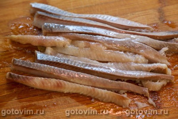 Рулет селедка под шубой (с желатином) Рулет селедка под шубой (с желатином)