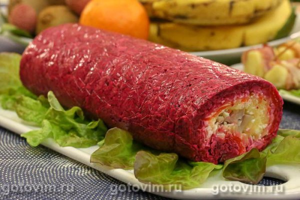 Рулет селедка под шубой (с желатином) Рулет селедка под шубой (с желатином)