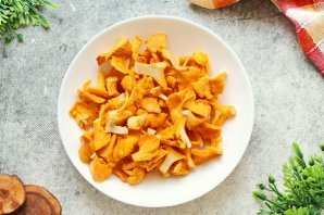 Жульен с курицей и лисичками Жульен с курицей и лисичками