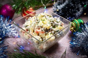 Салат "Оливье" новогодний Салат "Оливье" новогодний