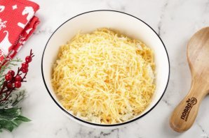 Салат "Рафаэлло" с крабовыми палочками