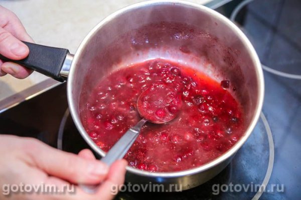 Клюквенный соус с красным вином и корицей 