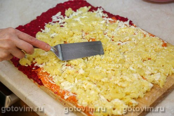 Рулет селедка под шубой (с желатином) Рулет селедка под шубой (с желатином)