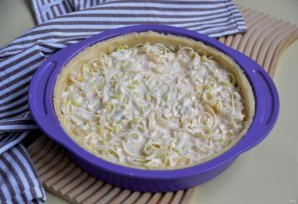 Пирог с сыром и луком-порей