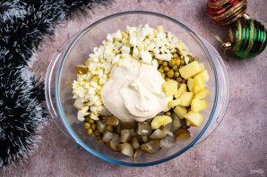 Салат "Оливье" новогодний Салат "Оливье" новогодний