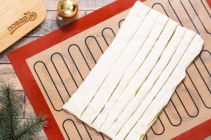 Праздничные елочки из теста Праздничные елочки из теста