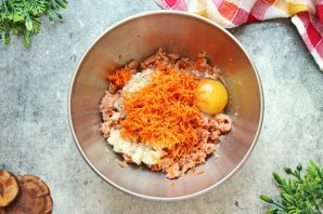 Рыбные котлеты с морковью