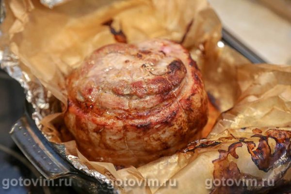 Рулет из свиного подчеревка (пашины) с клюквой и мандаринами 