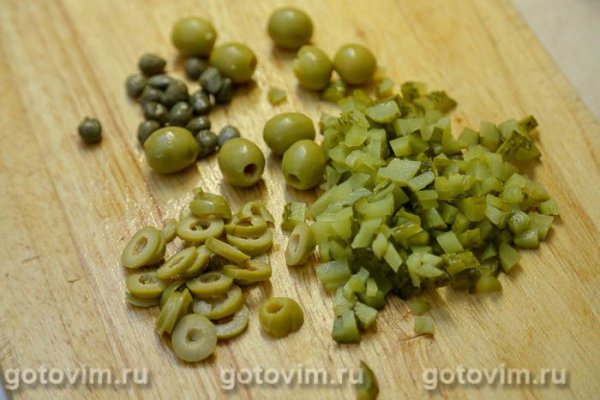 Салат «Оливье» с ланспиком, цыпленком и креветками по старинному рецепту Салат «Оливье» с ланспиком, цыпленком и креветками по старинному рецепту