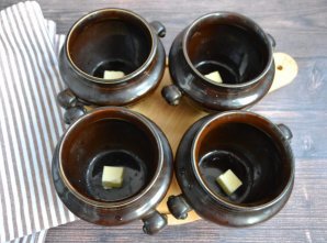 Мясо с грибами в горшочках Мясо с грибами в горшочках