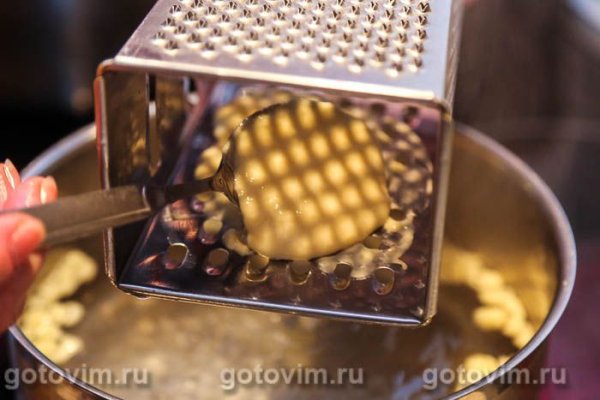 Мясной бульон с клецками нокедли Мясной бульон с клецками нокедли