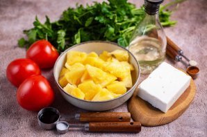 Салат с сыром, ананасом и помидорами Салат с сыром, ананасом и помидорами