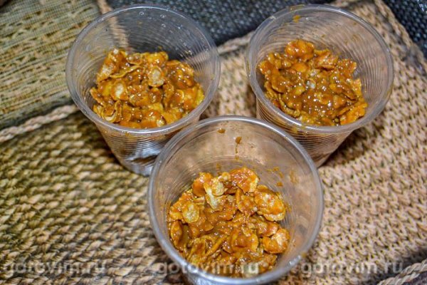 Десерт «Еловые шишки» из хлопьев (без выпечки) Десерт «Еловые шишки» из хлопьев (без выпечки)