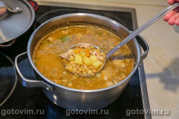 Мясной суп с горохом и чечевицей