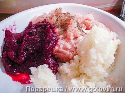 Куриные котлеты со свеклой и сыром