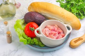 Брускетта с курицей