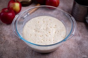 Печеные пирожки с яблоками