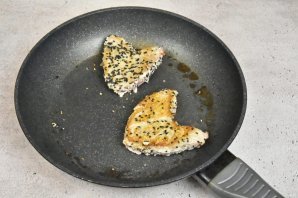 Теплый салат с тунцом