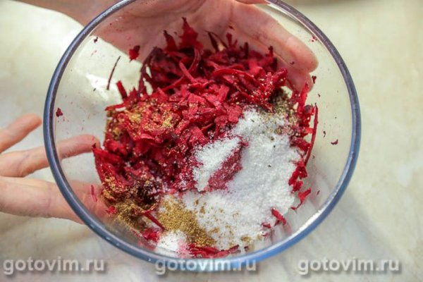 Иваси соленая (со свеклой)