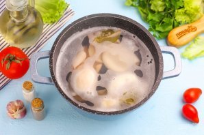 Салат с кальмаром, огурцом и яблоком