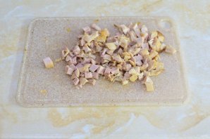 Салат с копчёной курицей и ананасами Салат с копчёной курицей и ананасами