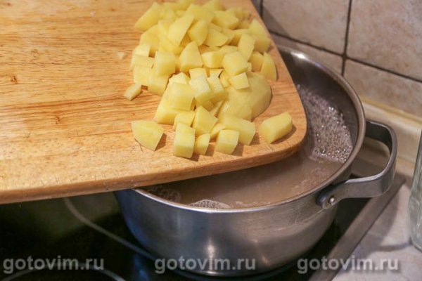 Мясной суп с горохом и чечевицей