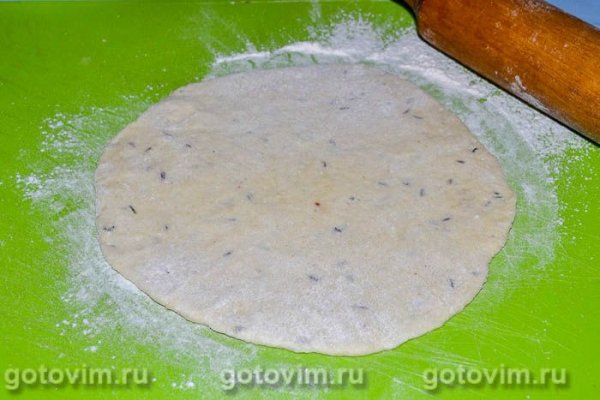 Творожные лепешки с тмином и паприкой на сковороде 