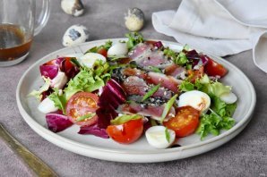 Теплый салат с тунцом