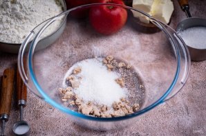 Печеные пирожки с яблоками