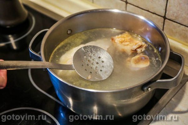 Мясной суп с горохом и чечевицей