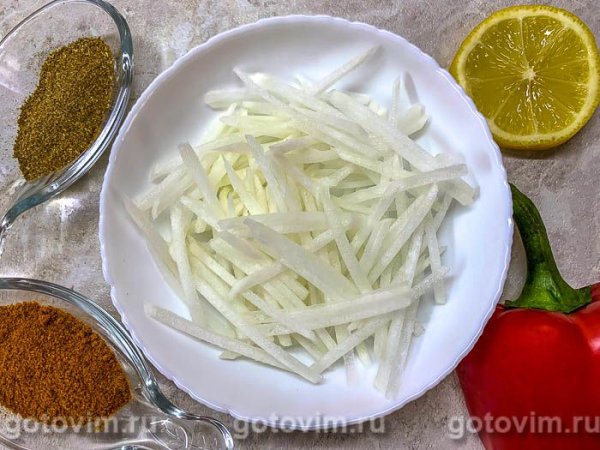 Салат из белой редьки с морковью, сладким перцем и ароматным маслом