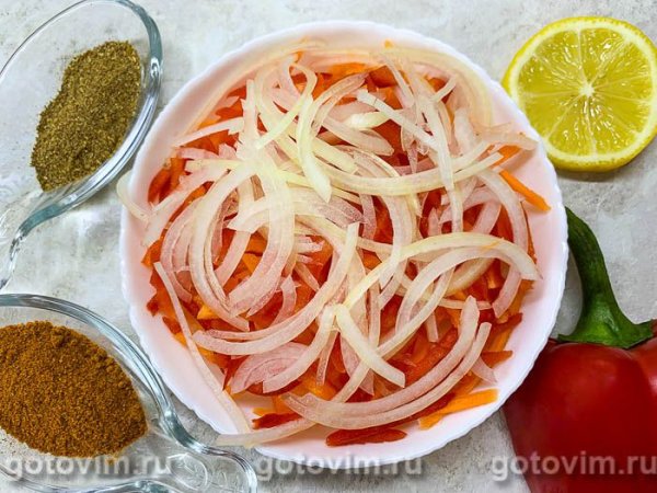 Салат из белой редьки с морковью, сладким перцем и ароматным маслом