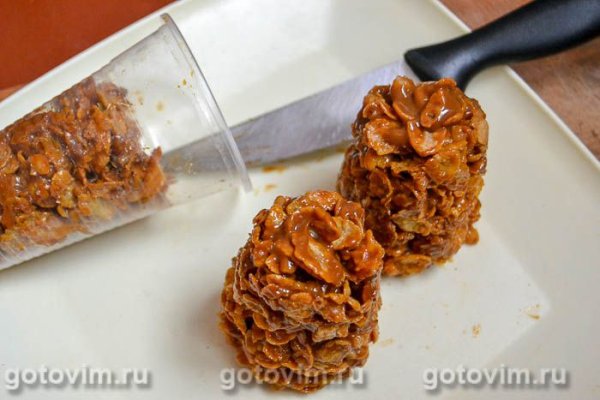 Десерт «Еловые шишки» из хлопьев (без выпечки) Десерт «Еловые шишки» из хлопьев (без выпечки)