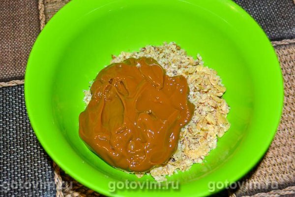 Десерт «Еловые шишки» из хлопьев (без выпечки) Десерт «Еловые шишки» из хлопьев (без выпечки)