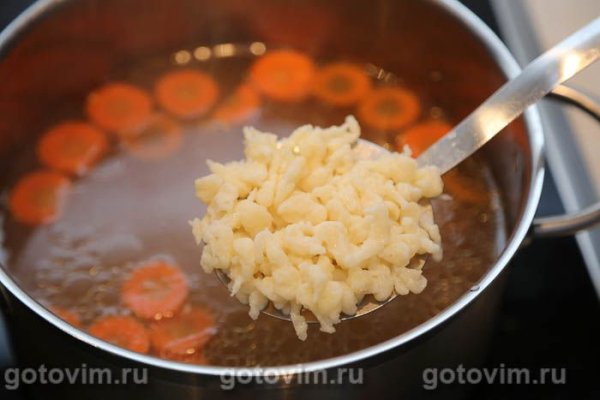 Мясной бульон с клецками нокедли Мясной бульон с клецками нокедли