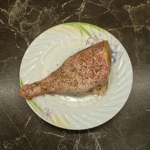 Морской окунь, запеченный в сметане