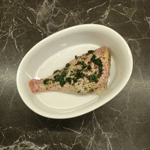 Морской окунь, запеченный в сметане