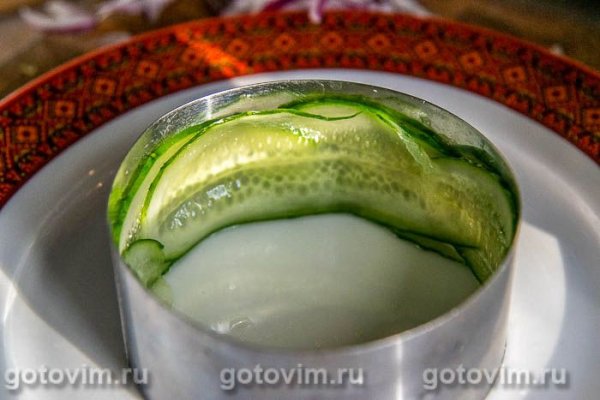Салат из печени трески с яйцом и огурцом