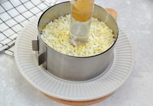 Салат "Гранатовый браслет" с сыром