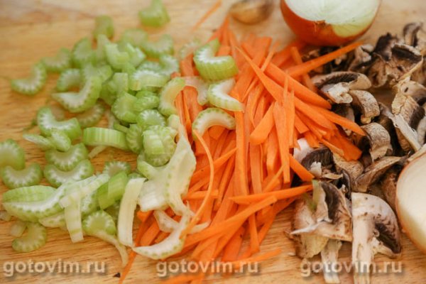 Стир-фрай из свинины с грибами и овощами