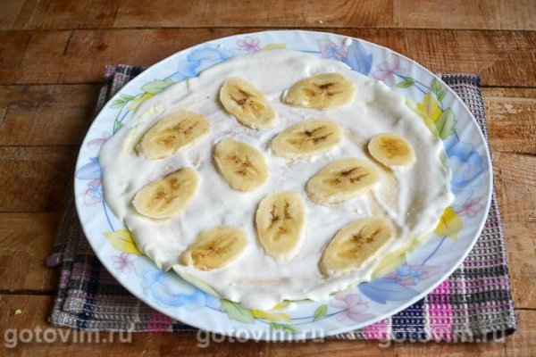 Блинный торт с бананами и шоколадом