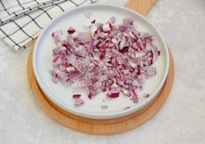 Салат "Гранатовый браслет" с сыром