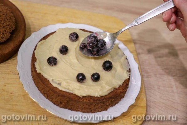 Шоколадный торт с яблочным заварным кремом в микроволновке