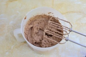 Шоколадный слоеный торт