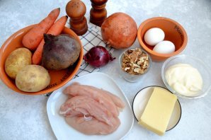 Салат "Гранатовый браслет" с сыром